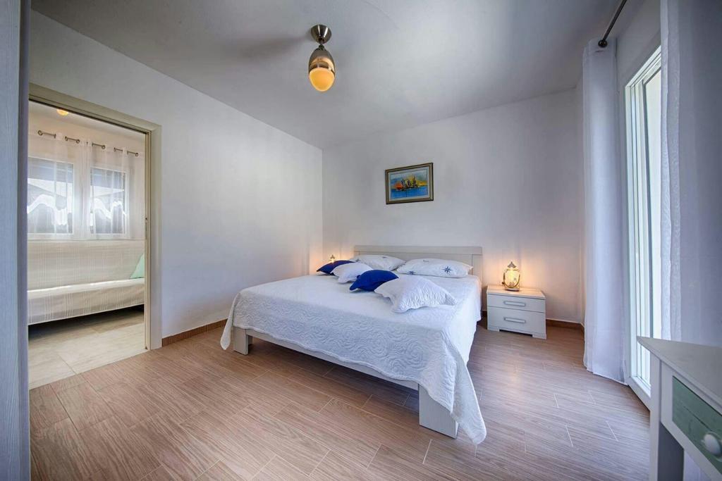 Molo Trovna Apartments Vis Exteriér fotografie